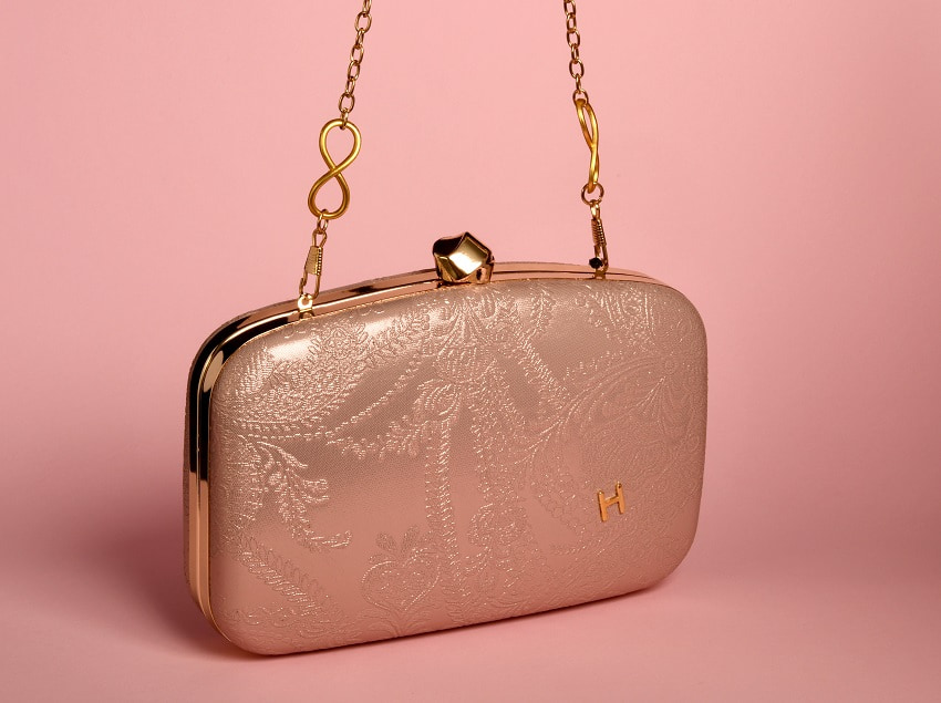 Bolso de mano en color bronce