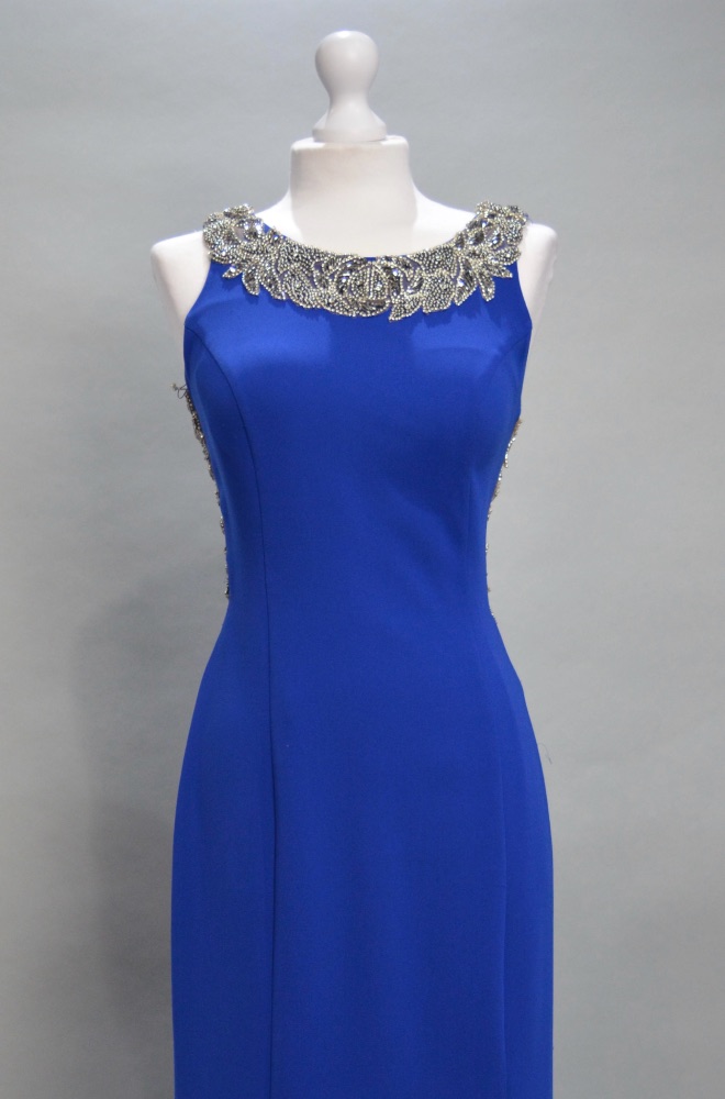 Renta vestido largo pedrería azul eléctrico