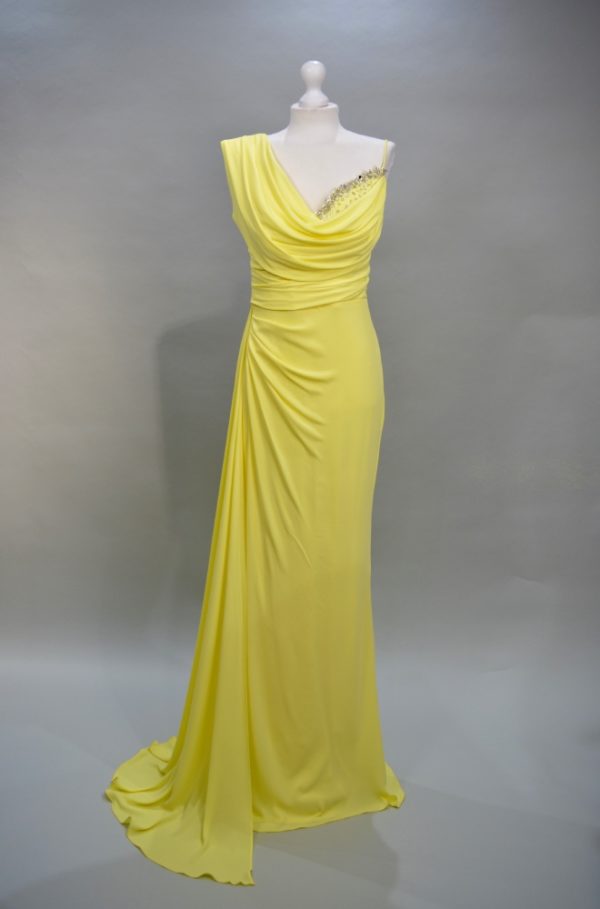 Alquilar vestido amarillo elegante