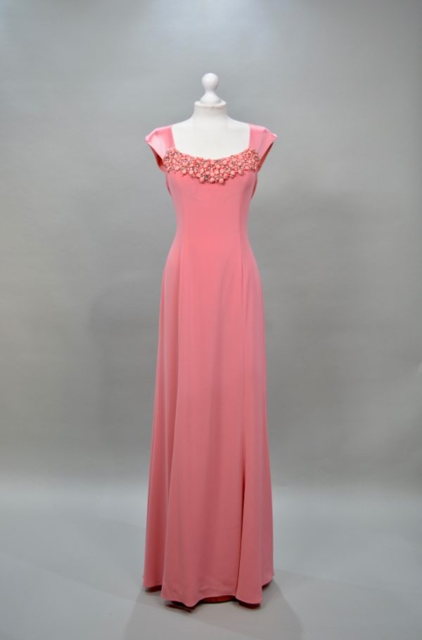 Alquilar vestido rosa largo