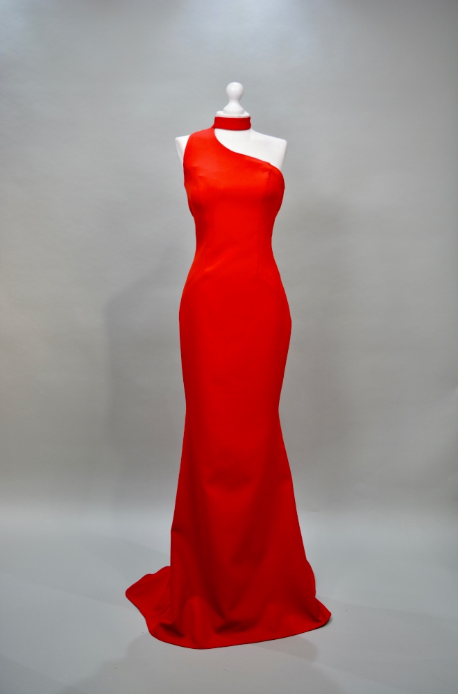 Alquiler vestido rojo asimétrico