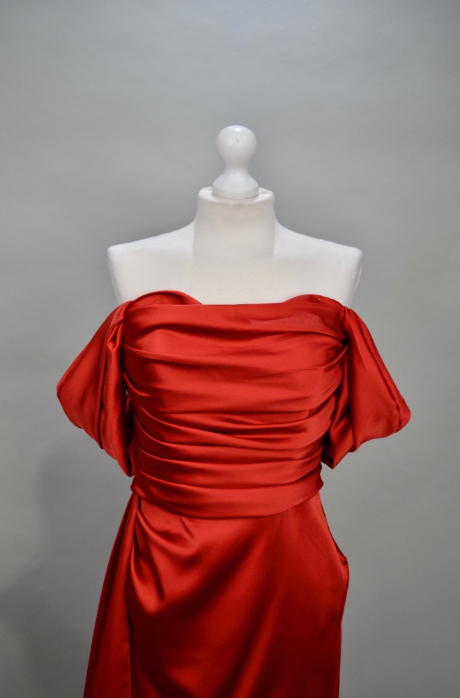 Alquilo vestido rojo satén