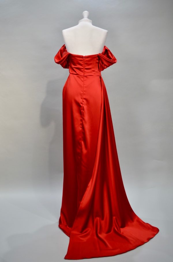 Renta vestido rojo satén