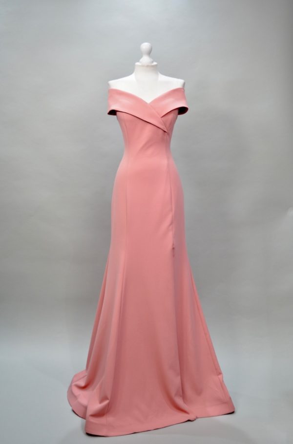 Alquilar vestido rosa largo