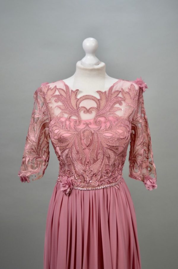 Alquiler vestido rosa largo bordados