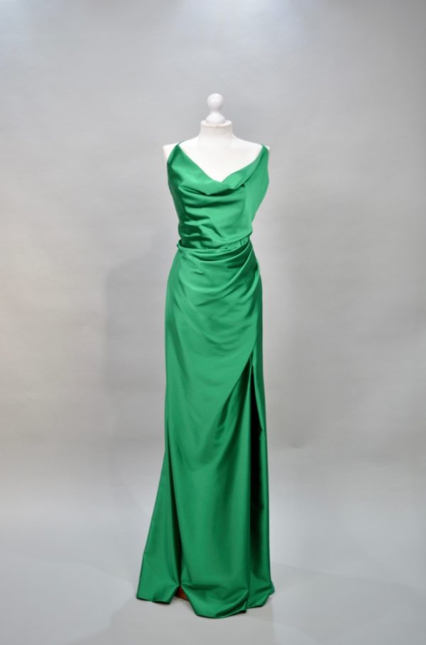 Alquiler vestido verde satinado