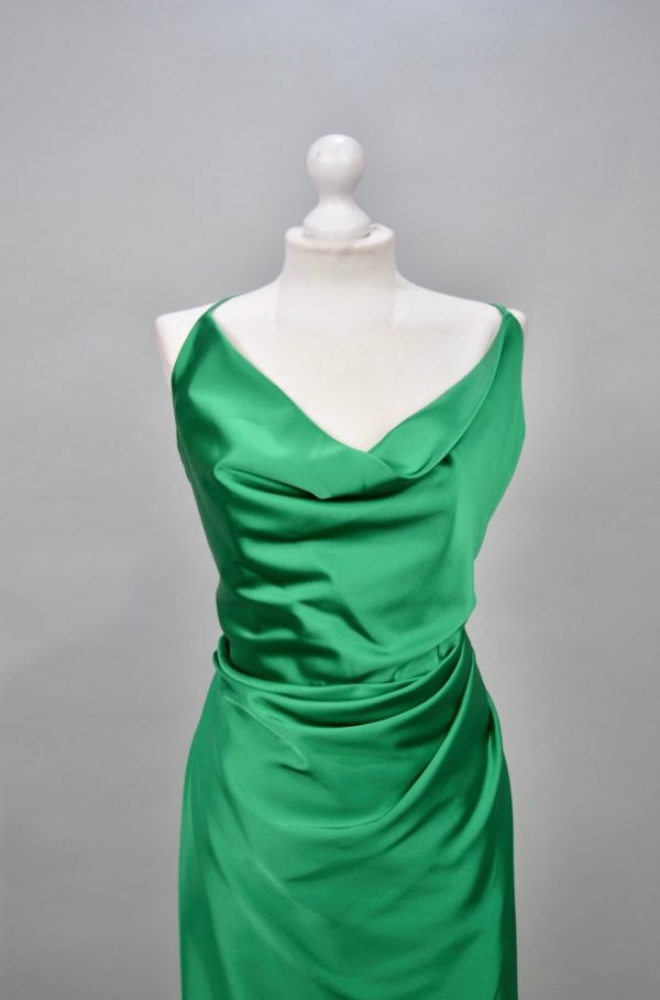 Alquilo vestido verde satinado
