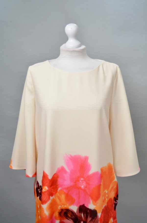 Alquiler vestido corto beige floral