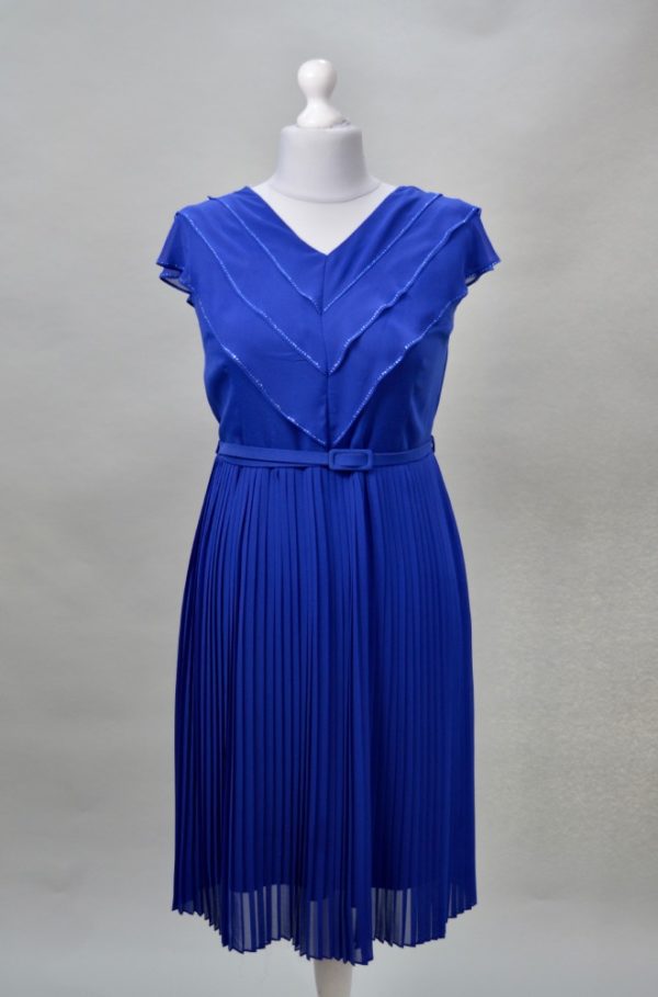 Alquilar vestido azul corto plisado