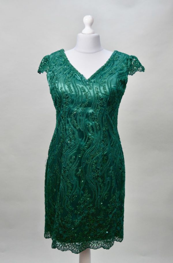 Alquilar vestido corto verde bordados