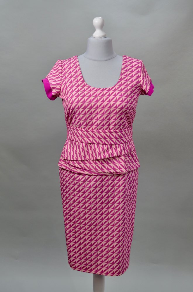 Alquilar vestido tweed rosa corto