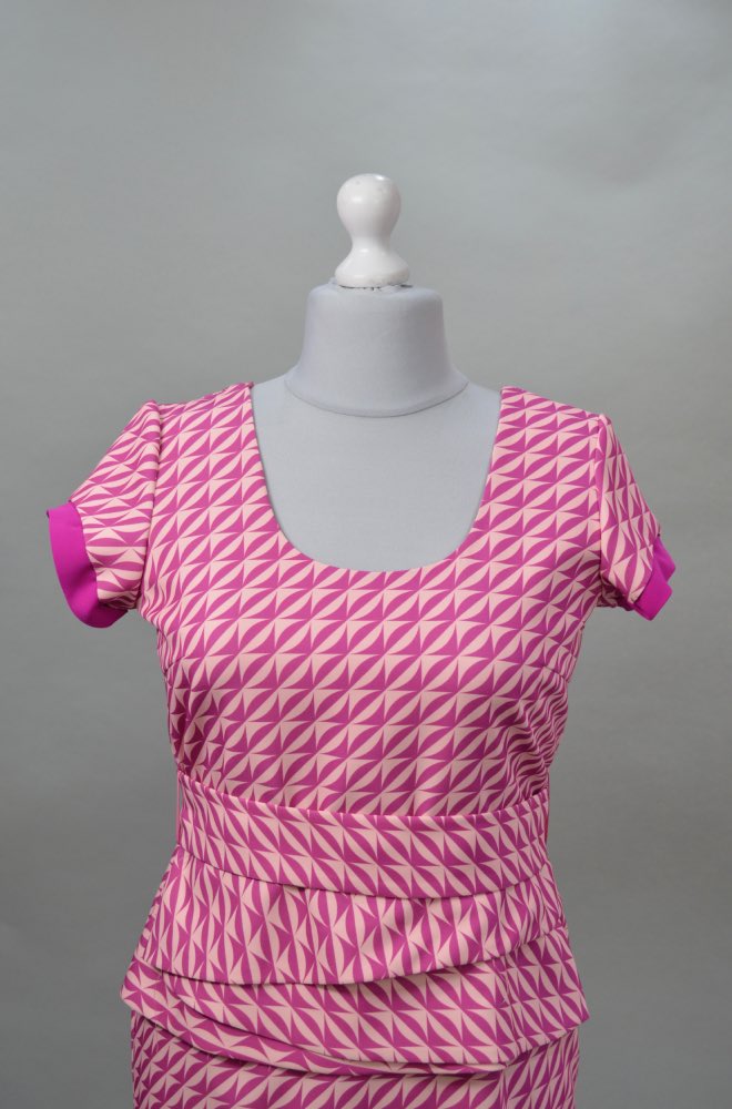 Alquiler vestido tweed rosa corto