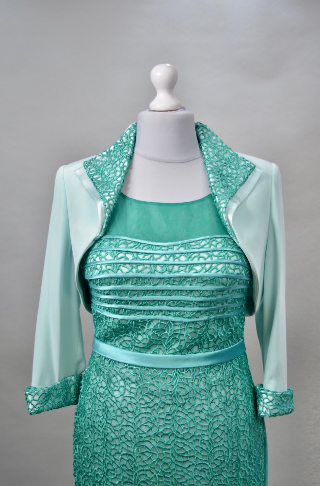 Alquiler vestido verde turquesa chaqueta bordados