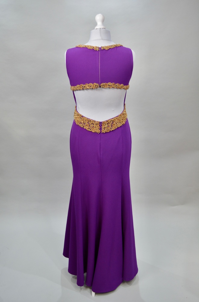 Alquilo vestido púrpura largo pedrería