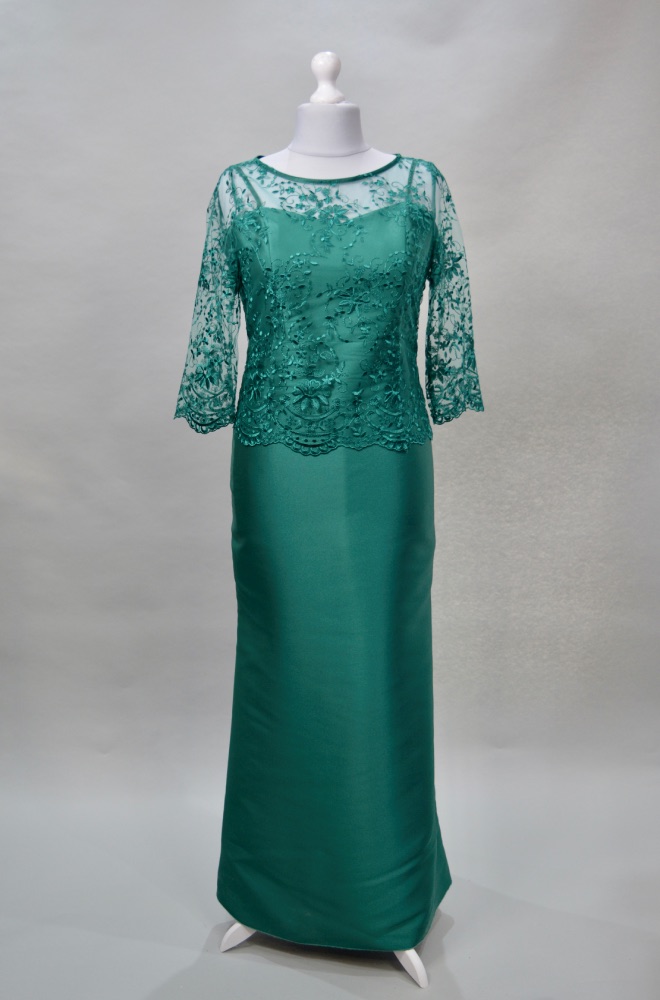 Alquilar vestido verde largo con bordados