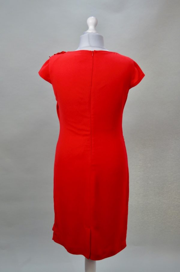Alquilo vestido rojo con volantes y bordados